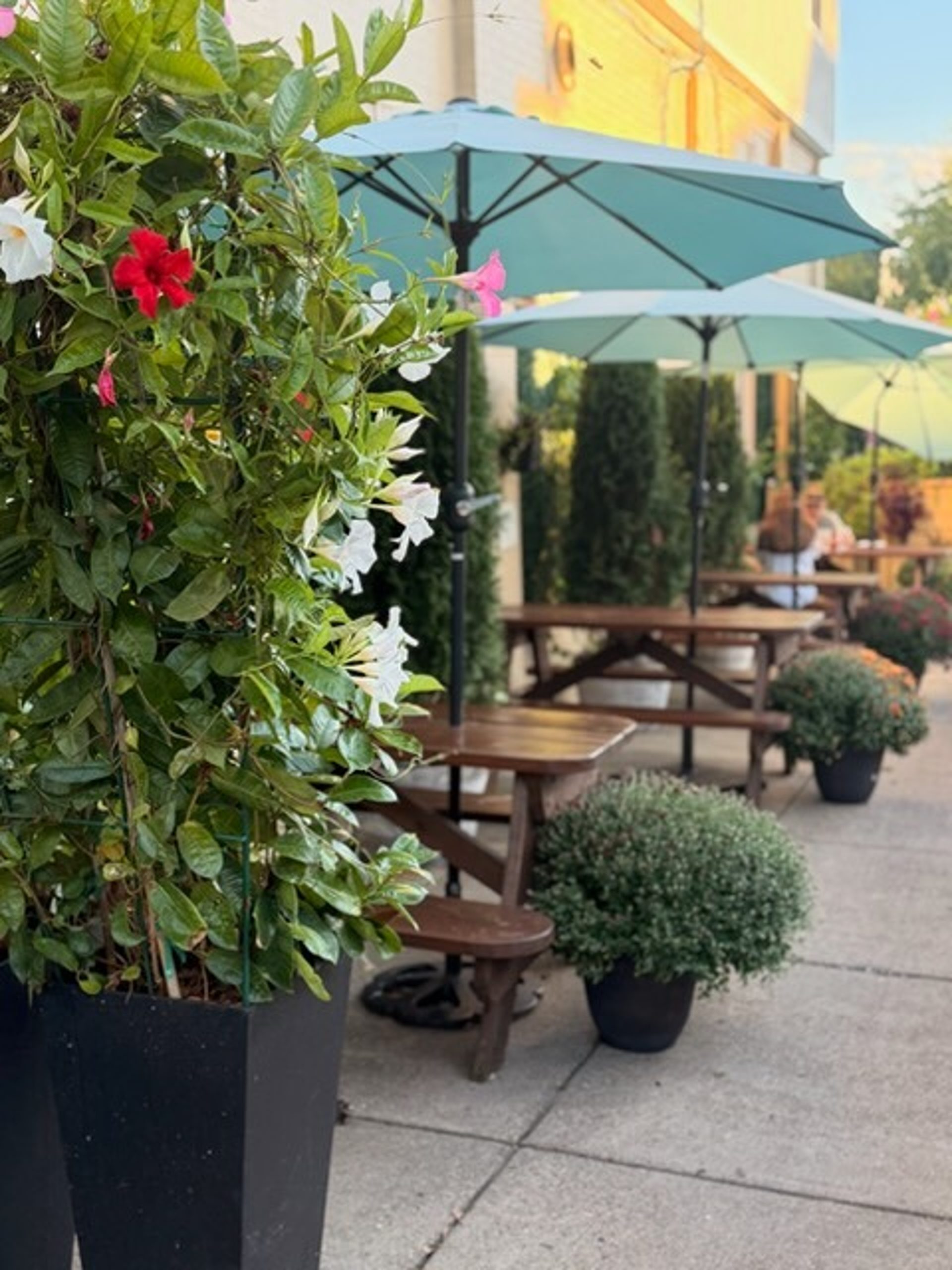 A neighborhood table on Bryant Street